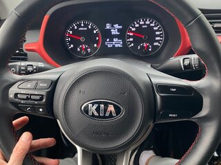 2021 Kia Rio IV Рестайлинг, белый, 2000000 рублей, вид 1