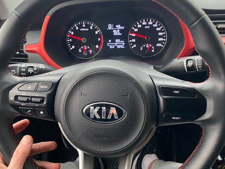 2021 Kia Rio IV Рестайлинг, белый, 2000000 рублей, вид 1