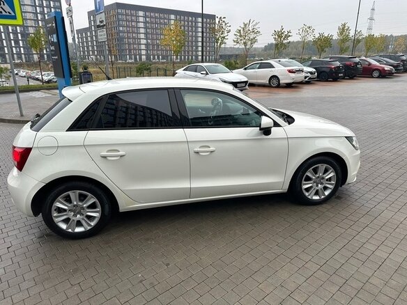 2013 Audi A1 I (8X), белый, 950000 рублей - вид 4