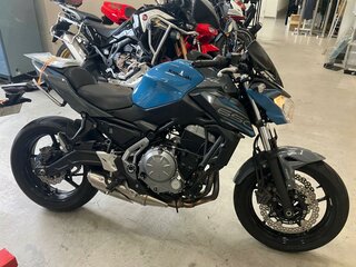2019 Kawasaki Z 650, синий, 677000 рублей, вид 2