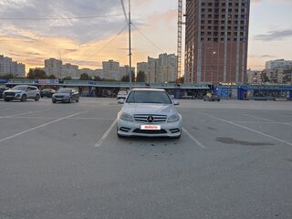 2010 Mercedes-Benz C-Класс 180 BlueEFFICIENCY III (W204), серебристый, 1000000 рублей, вид 4