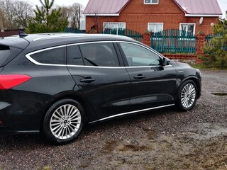 2019 Ford Focus IV, чёрный, 1640000 рублей, вид 3