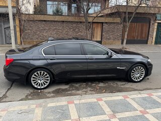 2010 BMW 7 серии Long 740Li V (F01/F02/F04), серый, 1750000 рублей, вид 3