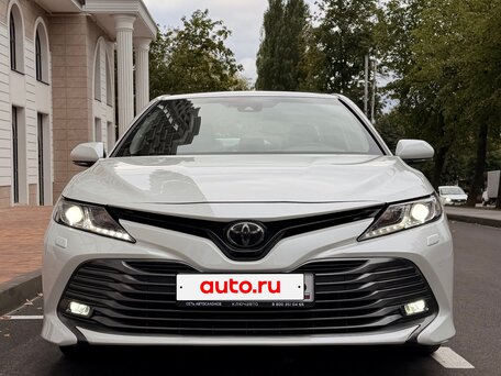 2020 Toyota Camry VIII (XV70), белый, 2749999 рублей, вид 1