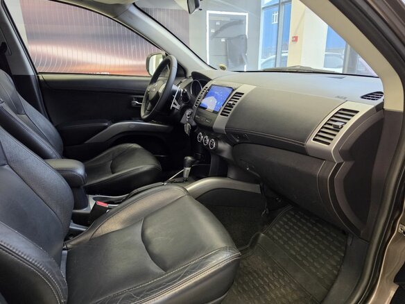 2010 Mitsubishi Outlander II Рестайлинг, коричневый, 999000 рублей - вид 13