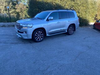 2015 Toyota Land Cruiser 200 Series Рестайлинг 2, серебристый, 4500000 рублей, вид 1