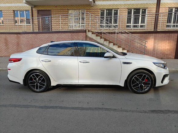 2019 Kia Optima IV Рестайлинг, белый, 2150000 рублей - вид 6