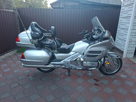 2005 Honda GL 1800 Gold Wing, серебристый, 790000 рублей, вид 2