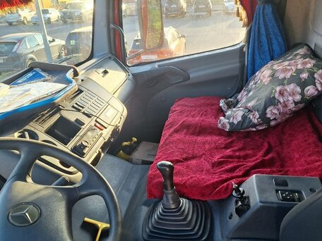 1999 Mercedes-Benz Atego, красный, 1700000 рублей, вид 3