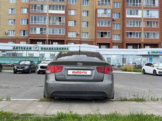 2010 Kia Cerato 5-speed II, серый, 600000 рублей, вид 3