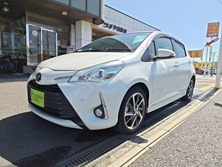 2018 Toyota Vitz III (XP130) Рестайлинг 2, белый, 930000 рублей, вид 1