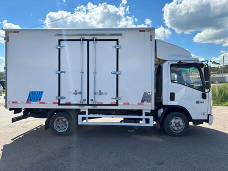 2024 Isuzu Elf (N-series), белый, 2700000 рублей, вид 3