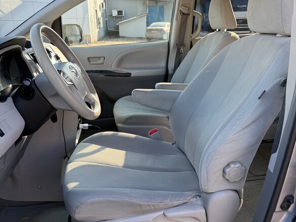 2012 Toyota Sienna III, серый, 1999999 рублей - вид 11