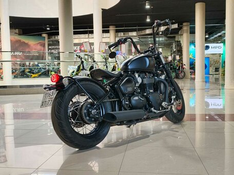2020 Triumph Bonneville Bobber, чёрный, 1800000 рублей, вид 4