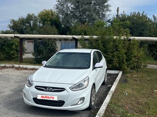 2013 Hyundai Solaris I, белый, 600000 рублей, вид 1