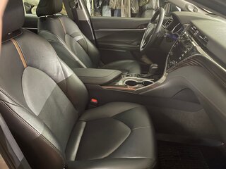 2020 Toyota Camry VIII (XV70), серебристый, 3000000 рублей, вид 5