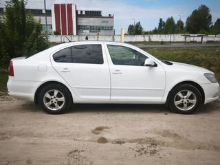 2011 Skoda Octavia II (A5) Рестайлинг, белый, 630000 рублей, вид 4