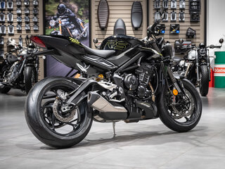 2025 Triumph Street Triple, чёрный, 1980000 рублей, вид 3