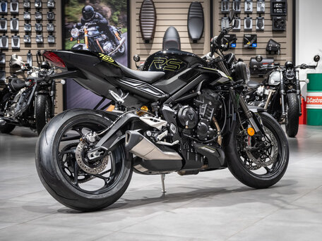 2026 Triumph Street Triple, чёрный, 1980000 рублей, вид 3