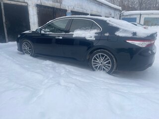 2018 Toyota Camry VIII (XV70), синий, 2870000 рублей, вид 3