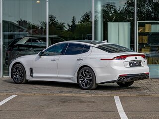 2021 Kia Stinger I, белый, 2335000 рублей, вид 4
