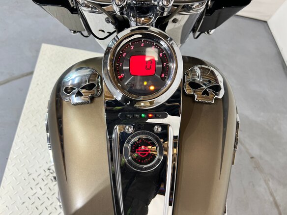 2012 Harley-Davidson CVO, бежевый, 980000 рублей - вид 27