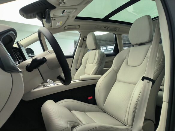 2026 Volvo XC60 II Рестайлинг 2, серый, 8600000 рублей - вид 14