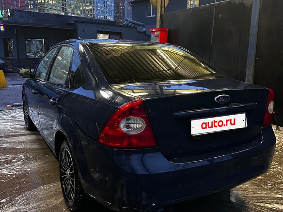 2011 Ford Focus II Рестайлинг, синий - вид 9