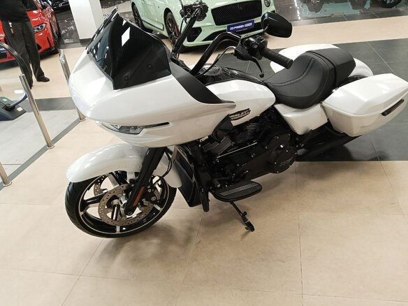 2025 Harley-Davidson Road Glide, белый, 3615000 рублей - вид 2