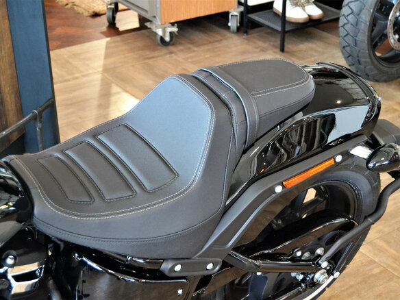 2023 Harley-Davidson Fat Bob, чёрный - вид 12
