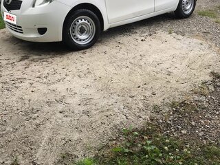 2005 Toyota Vitz II (XP90), белый, 500000 рублей, вид 3