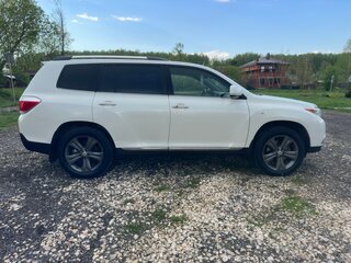 2011 Toyota Highlander II (XU40) Рестайлинг, белый, 1800000 рублей, вид 4