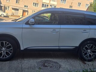 2018 Mitsubishi Outlander III Рестайлинг 2, белый, 1950000 рублей, вид 4