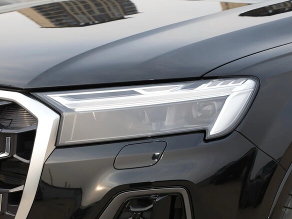 2025 Audi Q7 45 TFSI II (4M) Рестайлинг 2, чёрный, 10123000 рублей - вид 1