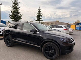 2014 Volkswagen Touareg II, чёрный, 2275000 рублей, вид 2