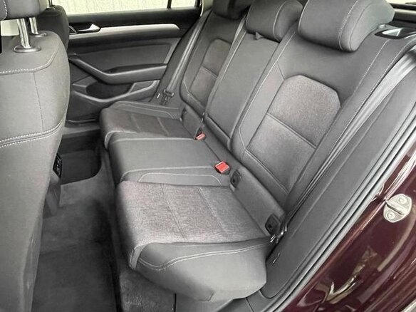 2017 Volkswagen Passat B8, пурпурный - вид 13