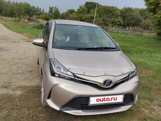 2015 Toyota Vitz III (XP130) Рестайлинг, серый, 830000 рублей, вид 1