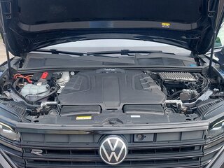 2021 Volkswagen Touareg III, чёрный, 6900000 рублей, вид 3