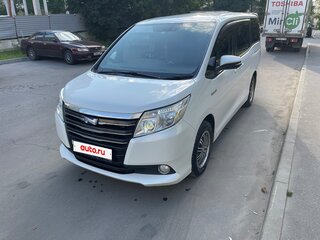 2015 Toyota Noah III (R80), белый, 1580000 рублей, вид 3