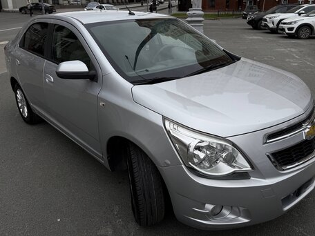 2014 Chevrolet Cobalt II, серебристый, 660000 рублей, вид 1