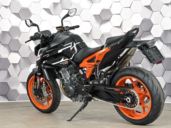 2023 KTM 890 Duke GP, чёрный, 899000 рублей - вид 7