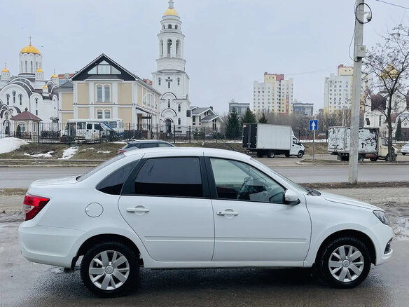 2023 Lada (ВАЗ) Granta I Рестайлинг, белый, 700000 рублей - вид 1