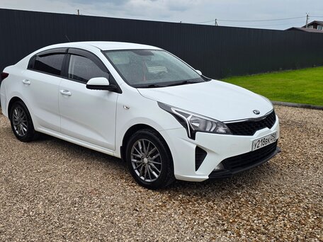 2020 Kia Rio IV Рестайлинг, белый, 1560000 рублей, вид 3