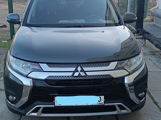 2018 Mitsubishi Outlander III Рестайлинг 3, серый, 1780000 рублей, вид 4
