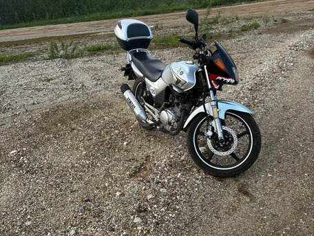 2014 Yamaha YBR125, серебристый, 100000 рублей, вид 1