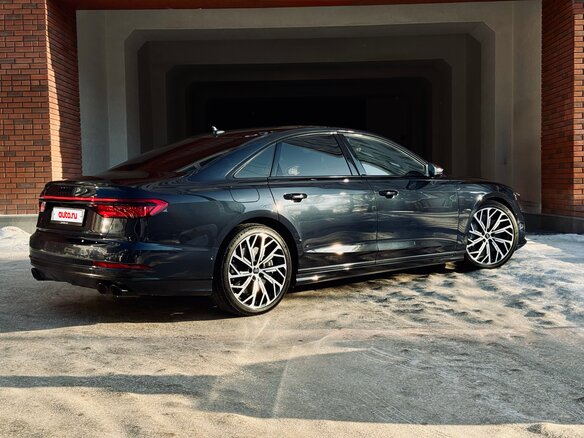 2020 Audi S8 IV (D5), синий, 9590000 рублей - вид 1