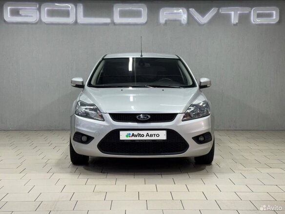 2009 Ford Focus II Рестайлинг, серебристый, 750000 рублей - вид 1