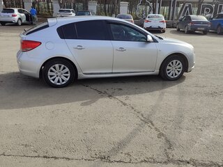 2012 Chevrolet Cruze I, серебристый, 750000 рублей, вид 3