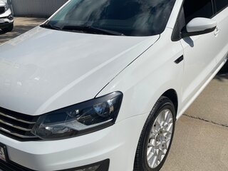 2018 Volkswagen Polo V Рестайлинг, белый, 1250000 рублей, вид 3
