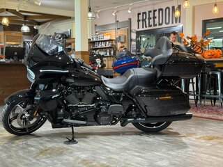 2025 Harley-Davidson Street Glide Ultra, чёрный, 4150000 рублей, вид 2